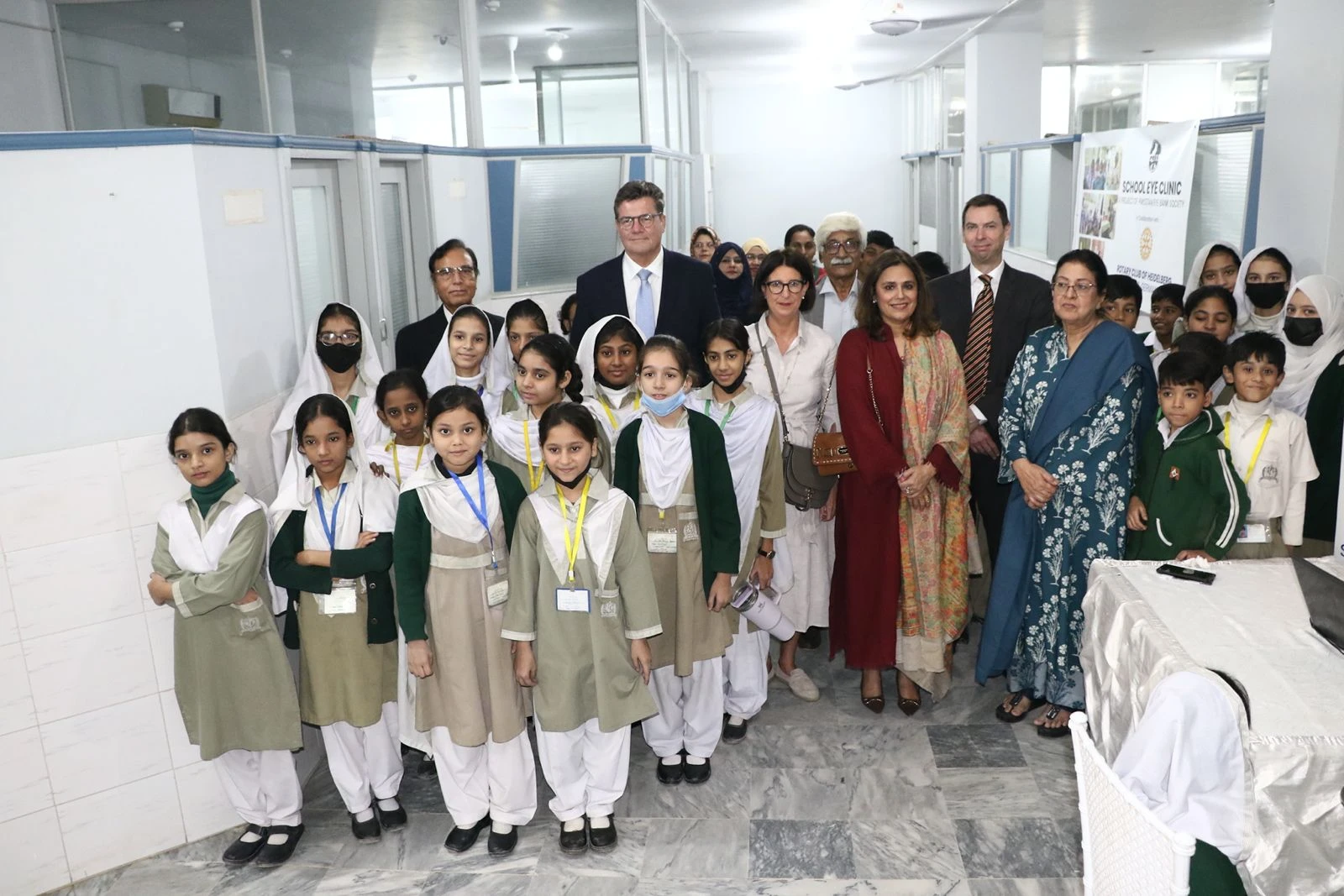 30,000 Students Milestone — Group photo with dignitaries and students