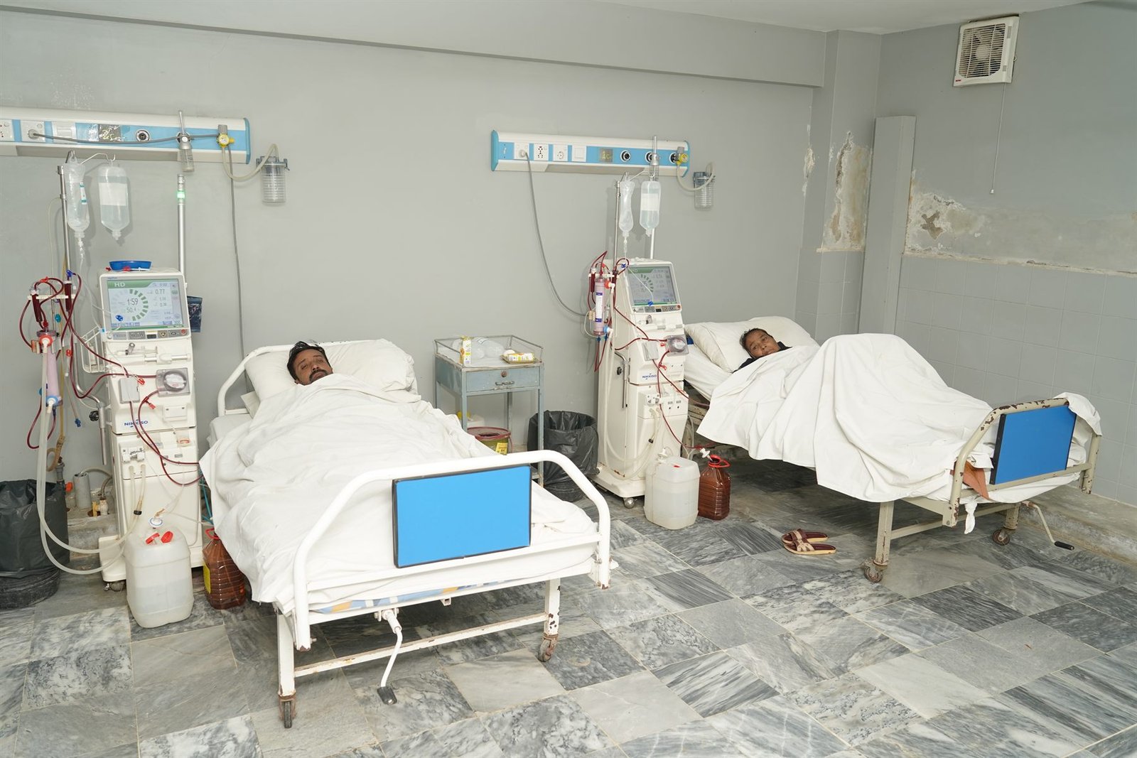 Patients receiving dialysis treatment in the PEBS Hospital Dialysis Unit